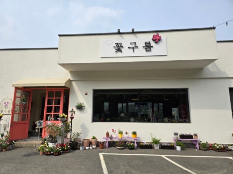  꽃이 많아서 더 예쁜, 양평 리버뷰 카페 '꽃구름'