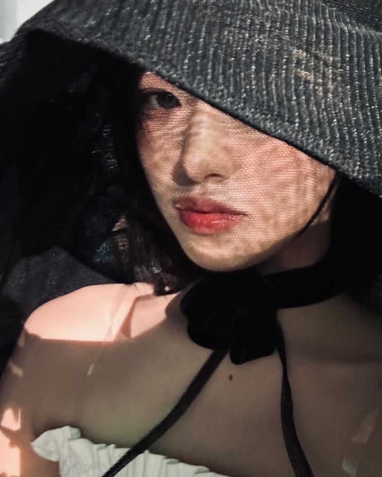 아이브 안유진, 동양적인 신비로움...짙은 카리스마 발산 '절대 미모' 아이브 안유진, 동양적인 신비로움...짙은 카리스마 발산 '절대 미모'
