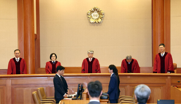 교통사고 피해자 자녀 대출 '30세 이후 상환'... 헌재 "합헌" 교통사고 피해자 자녀 대출 '30세 이후 상환'... 헌재 "합헌"