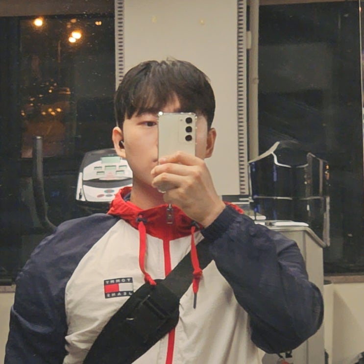 240429 운동복 아노락 후드집업 검은색 반바지 코디 240429 운동복 아노락 후드집업 검은색 반바지 코디