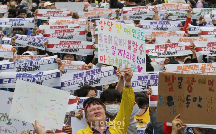 고령화에 노인 장애인 증가 지속…체감도 높이는 정책 필요 고령화에 노인 장애인 증가 지속…체감도 높이는 정책 필요
