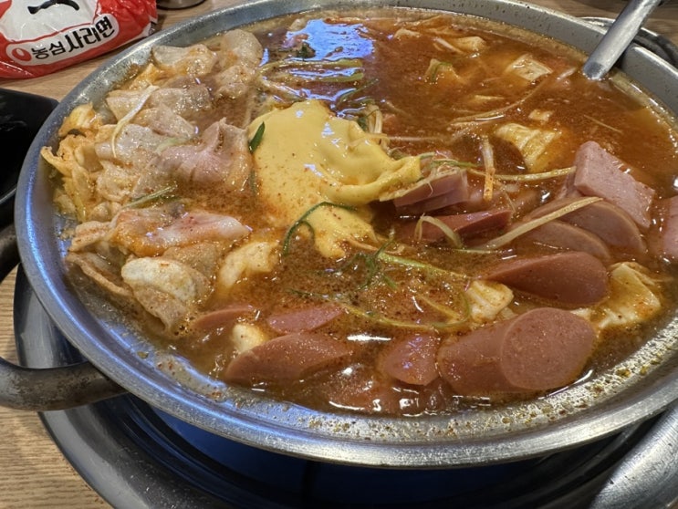  신사역 직장인 점심 맛집 추천 부대찌개는 역시 “부돼찌개”