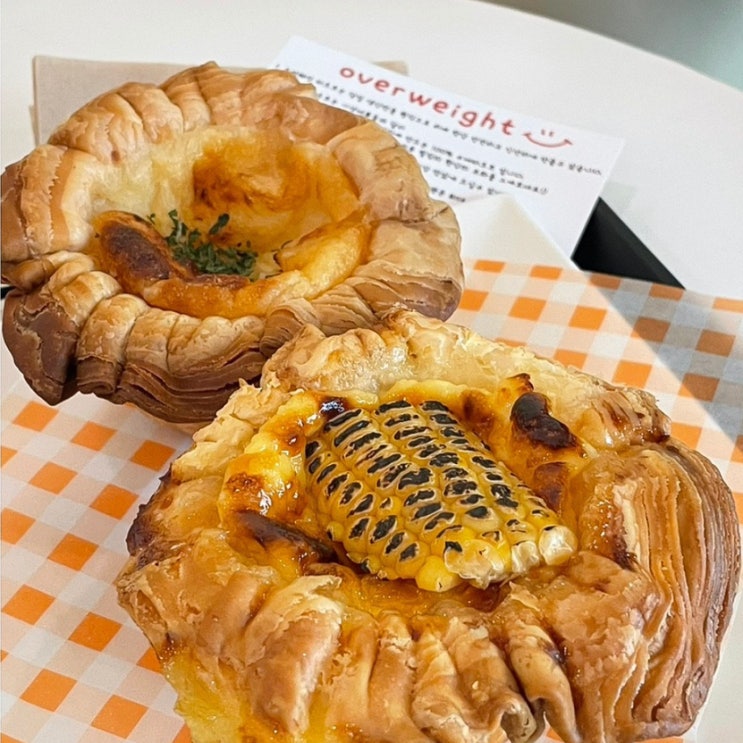  속초 카페 오버웨잇 속초점 바닷가뷰 아바이마을 초당옥수수타르트