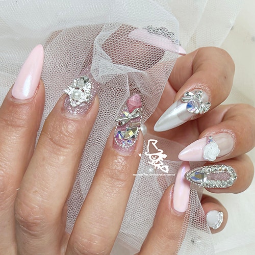 글리터를 활용한 네일 디자인