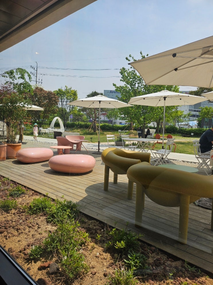  넓은 잔디밭 용인카페 [ 아스테리카 ]