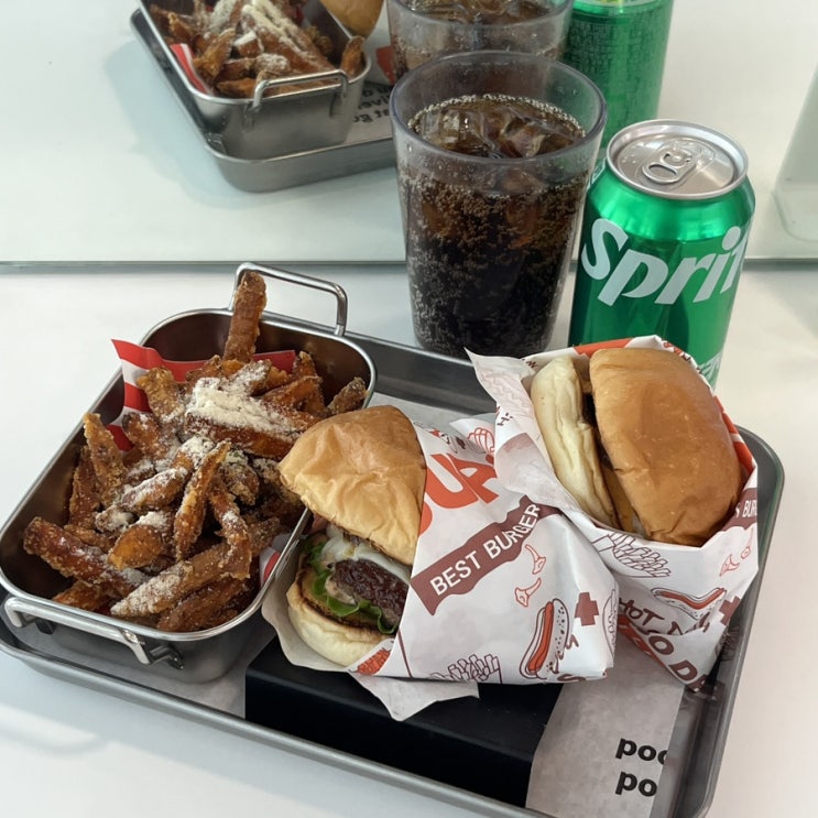  서울 압구정 힙한 수제버거 맛집 추천 모어매니모어