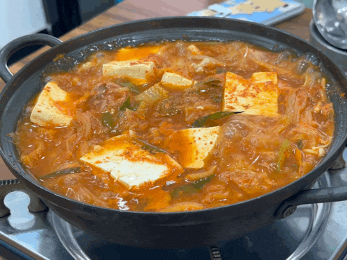  신사 모자김치찌개 | 고기 가득, 갈비김치찌개