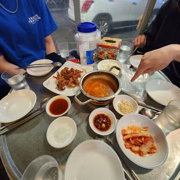  [수원/아주대/술집] 2차로 가기 좋은 매콤한 닭발 맛집... '빨간석쇠구이' / 빨간무뼈닭발, 똥집튀김, 통닭, 잔치국수
