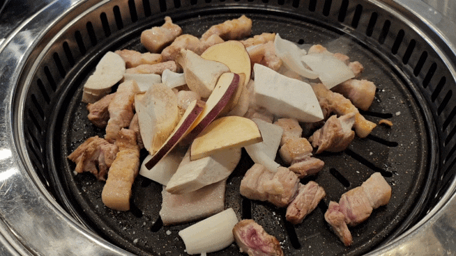  대구시지맛집 알파시티맛집 - 구워주는 삼겹살 93집