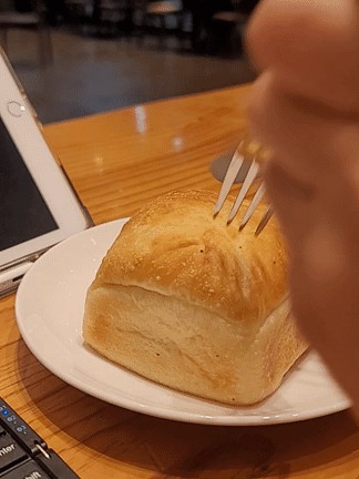  스타벅스 바질치즈포카치아 이거 왜 이제 먹었지 꿀조합