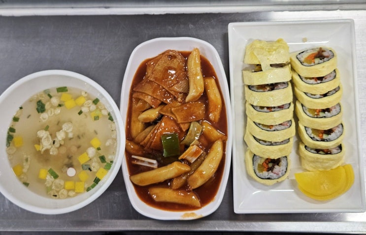  신림 35년 분식 맛집 고소한 계란말이 김밥 '푸드피아'