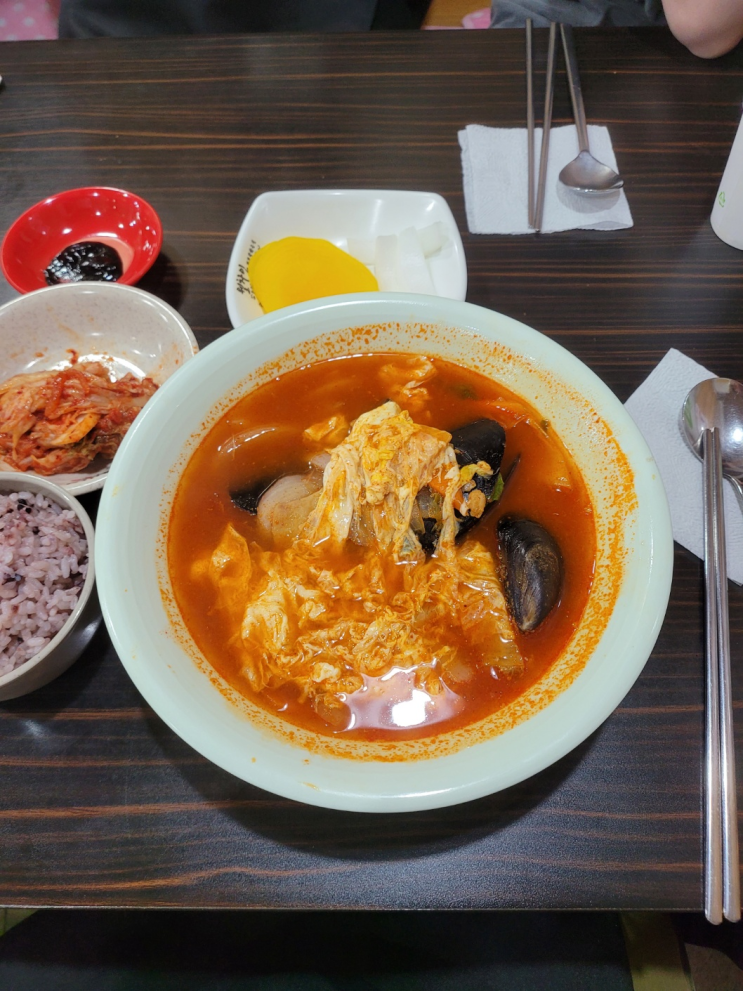  열짬뽕 웰차인("열"까지는 아니고 "진"정도 매움)