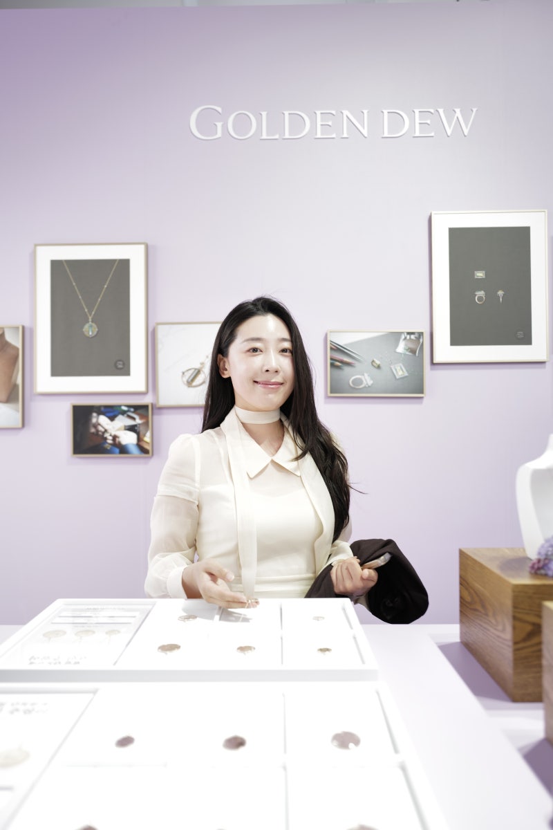 한지민 주얼리 GOLDENDEW 골든듀의 다이아몬드 주얼리35주년 기념 HeritageandBeyound 성수 팝업 오우드 : 네이버  블로그
