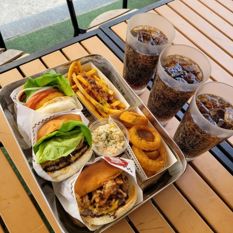  성수ㆍ뚝섬역맛집:[바스버거 성수직영점]후기/한정 버거/ 무한리필 감자칩/ 여러가지 소스로 DIY버거 먹으러 오세요!