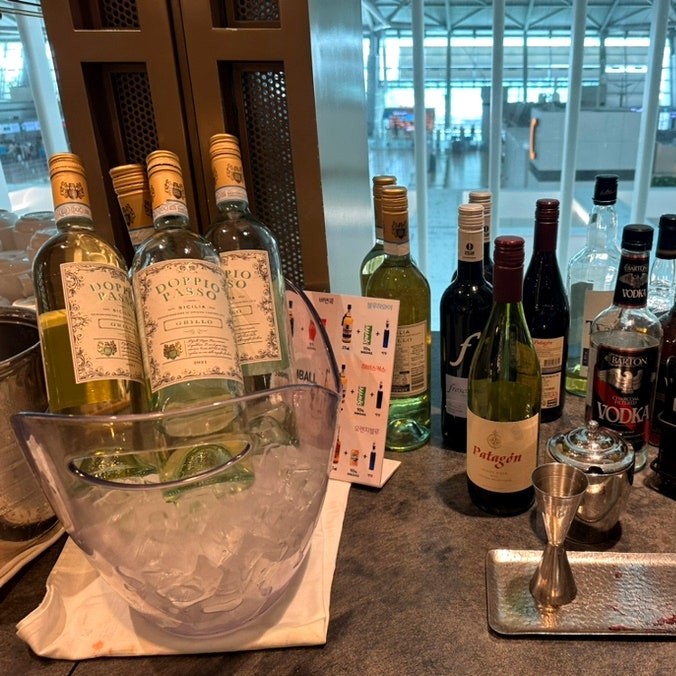  인천공항 스카이허브라운지 동편 위치 규모는 작아요