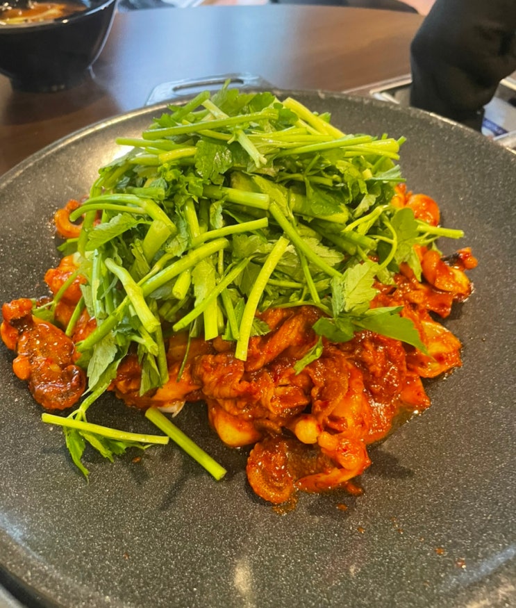  공덕, 1인분도 주문 가능하고 깔끔한 인테리어의 미나리 쭈꾸미 맛집 미나리