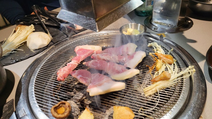  와인바 분위기의 수성못고기집 안동뒷고기리저브