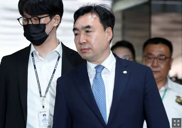 ‘돈 봉투’ 더불어민주당 <b>윤관석</b> 의원, 2000만원대 <b>뇌물</b>... 