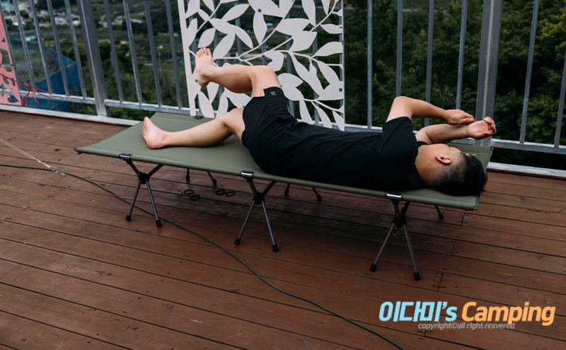 경량형 야전침대 매트도 내장되어 있네?