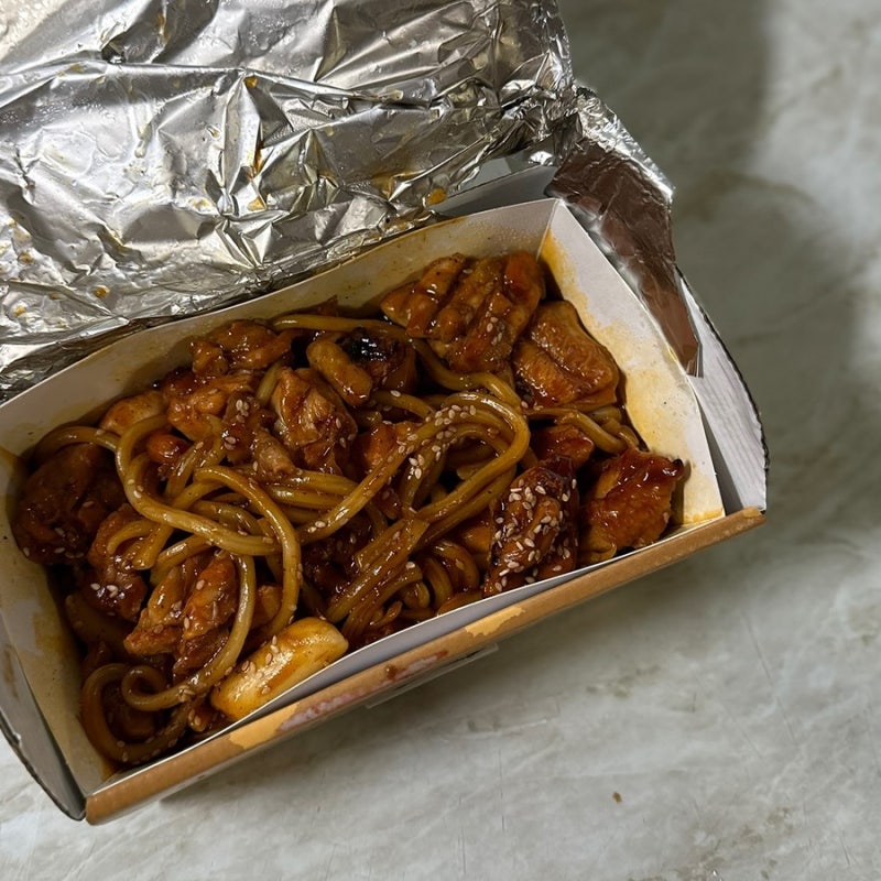 동근이숯불두마리치킨/양념구이 우동사리추가 보통맛