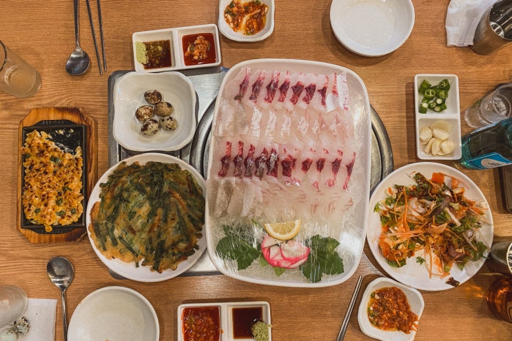  한상 가득 모듬회를 찾는다면, 가산 다도해수산이 괜찮다는 말씀