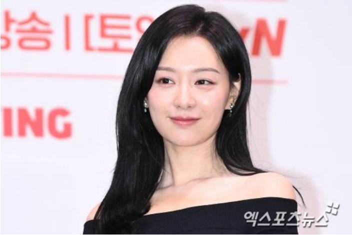 <b>김지원</b> 첫 <b>팬미팅</b> 규모 주제파악 좀 vs 해주는 게 어디