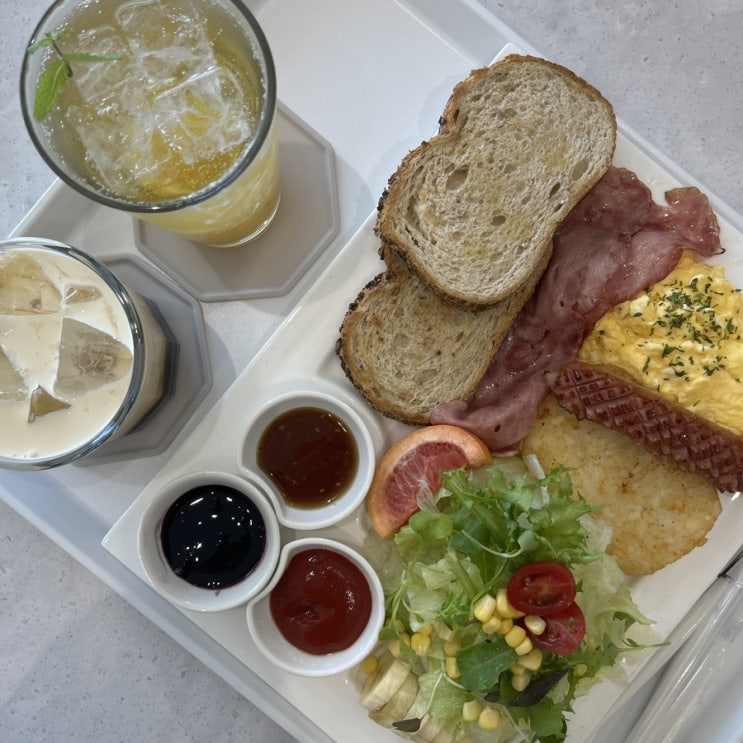  부산 송도 브런치 점심 맛집 콜드브루 크림라떼가 맛있었던 디아펠리즈 부산송도점