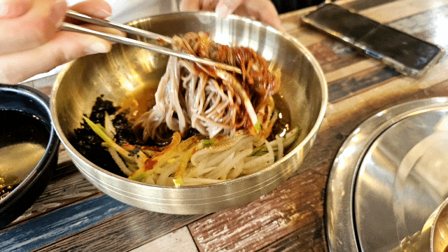 점심으로 대관령 막국수 편백기 방문했어요