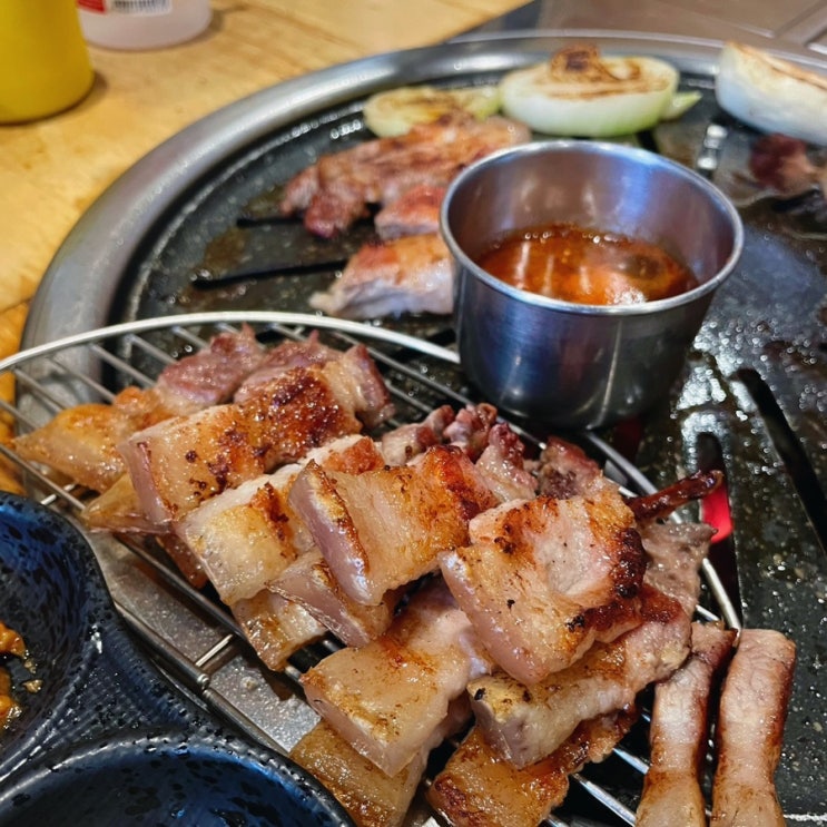  제주공항 근처 현지인 맛집 제주섬돈:) 연동 흑돼지 오겹살, 접짝뼈국