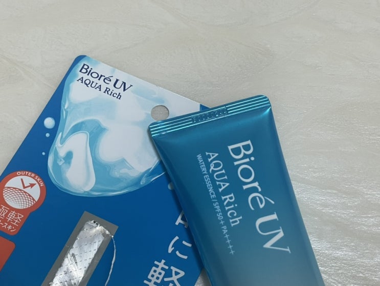  일본에서 꼭 사와야 하는 ‘ 비오레 UV 아쿠아 워터리 에센스 SPF50+’