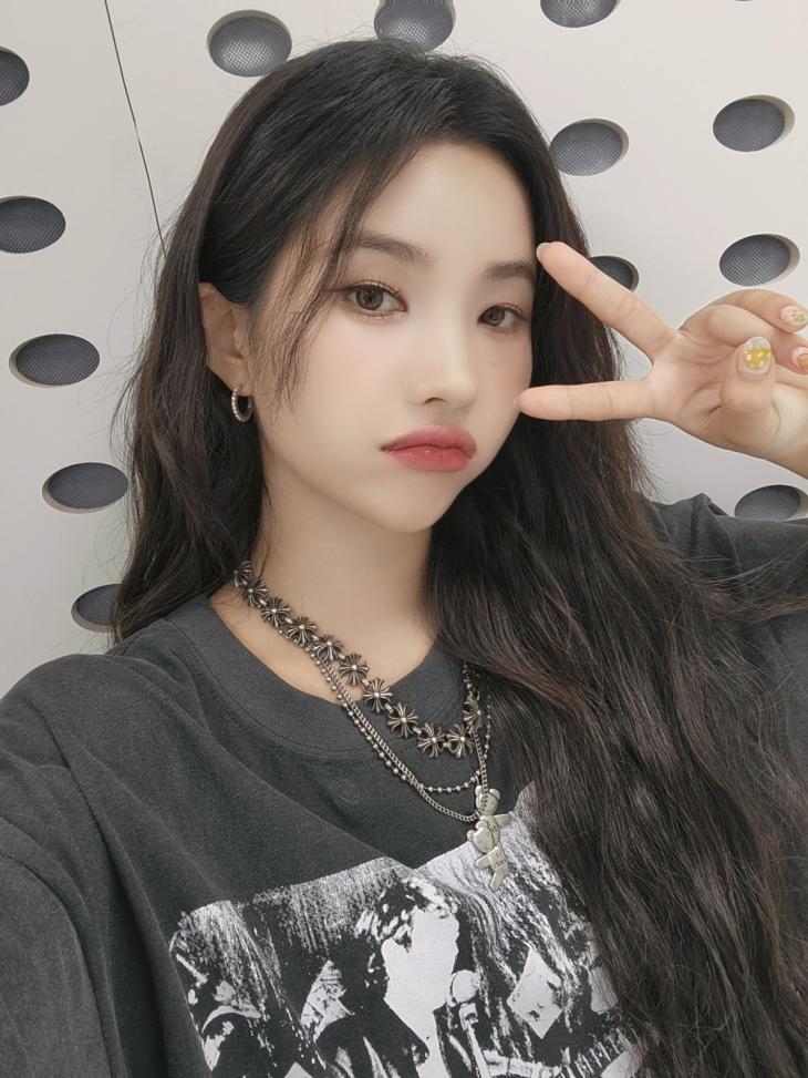 (여자)아이들 소연, 유료 소통 부재..."팬을 돈줄로 봐" vs "본업 잘하니까 괜찮아" 갑론을박 (여자)아이들 소연, 유료 소통 부재..."팬을 돈줄로 봐" vs "본업 잘하니까 괜찮아" 갑론을박