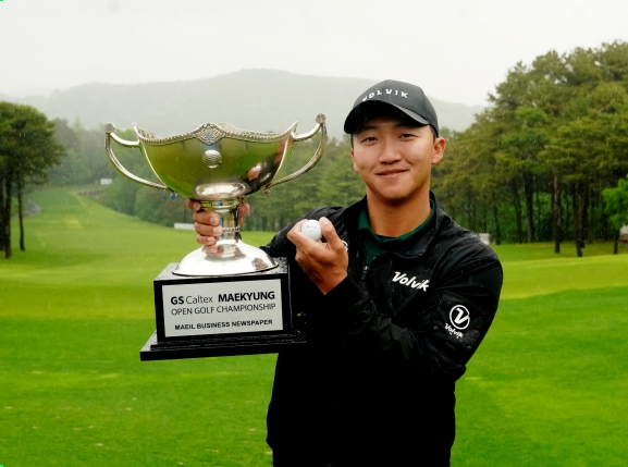 2승/ 15세 이효송, JLPGA 사상 최연소 <b>우승</b>(메이저 <b>살롱</b>파스컵)
