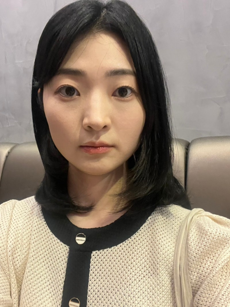 이런 머리 스타일이랑 비슷한 다른 연예인 누구 있어? (엄청 굵고, 웨이브나 컬 있고, 어깨 정도 길이) : r/Hair, image size:800x1067