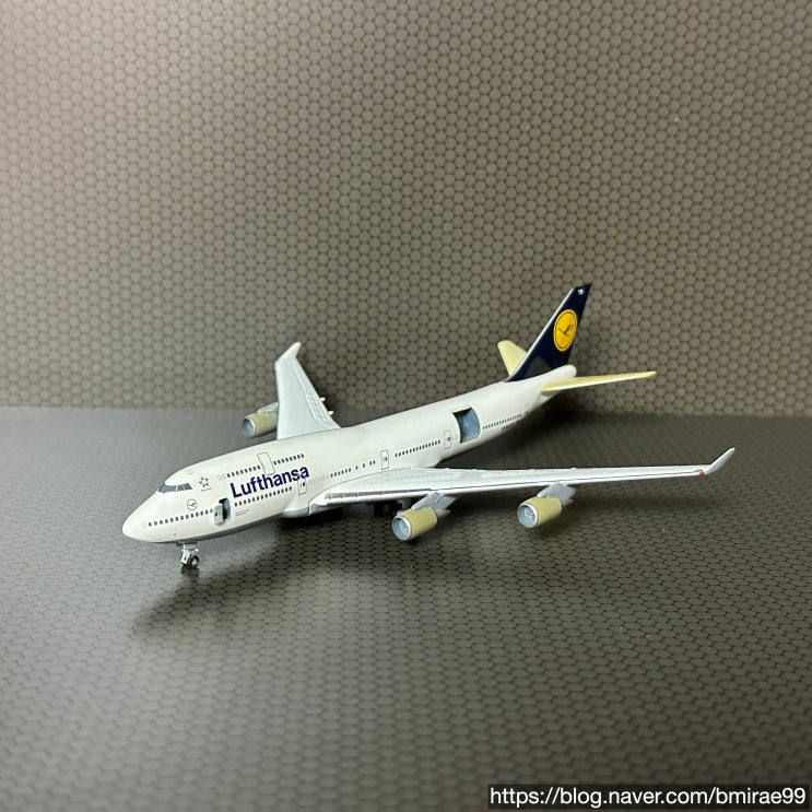  [1/500 여객기] 루프트한자 747-400M 콤비기 도어 개방 모형