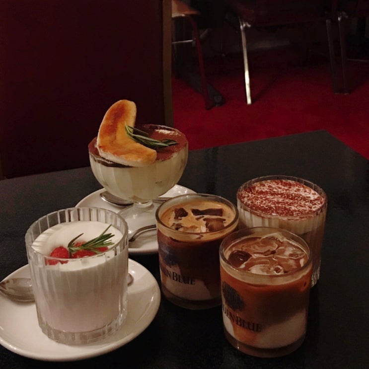 〔대구카페〕 동성로 _ 레트로빈티지 분위기 티라미수 맛집 #문현사커피로스터스 , 썸남썸녀 데려가면 칵테일 마시고 오늘부터 1일 〔대구카페〕 동성로 _ 레트로빈티지 분위기 티라미수 맛집 #문현사커피로스터스 , 썸남썸녀 데려가면 칵테일 마시고 오늘부터 1일
