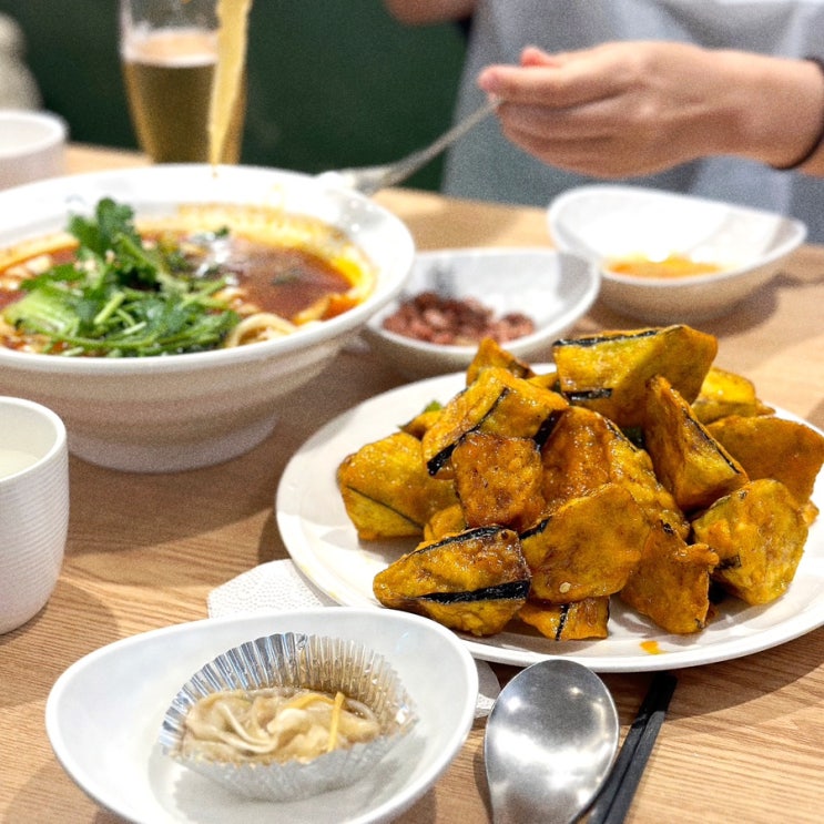  서울 중국 본토의 맛 건대 중식 맛집 송화산시도삭면 본점 도삭면 가지튀김 대존맛 쇼룽포오 하얼빈 리뷰.