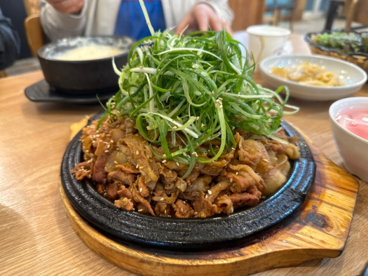  군포 구반월 갈치저수지 인근 가족모임에 딱! 콩탕 고추장불고기 맛집 “수리산 두꺼비”