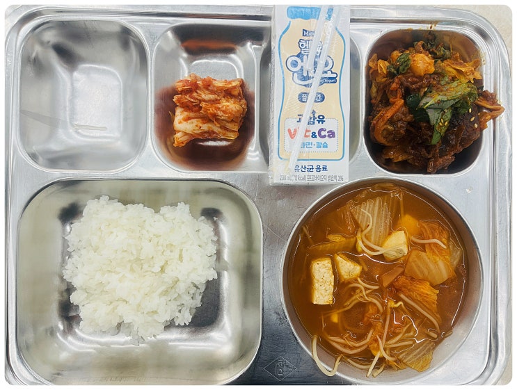  반찬 1개 1첩반상이라 불린 서울 서초구 영동중학교 급식 화제와 논란