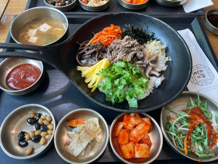  경기도 광주 휴게소, 한식 맛집 명가의 뜰(소 불고기 철판 비빔밥, 코다리 회 비빔밥)