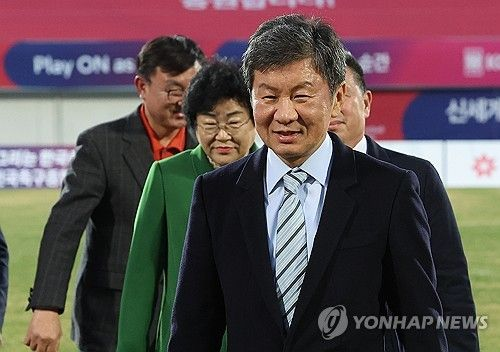 <b>축구</b><b>지도자</b>협회 "'땜질식 처방' <b>정몽규</b> <b>축구</b>협회장 물러나야"