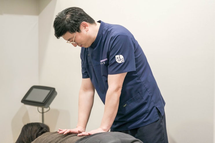  허리 통증 원인, 왼쪽 오른쪽에 증상 있다면 염좌일 수 있습니다. 미사한의원