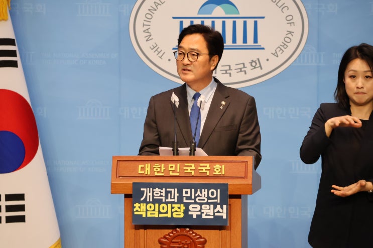 <b>민생</b>은 유능하게 성과내는 <b>국회</b>를 만들 책임<b>의장</b> <b>우원식</b>입니다.