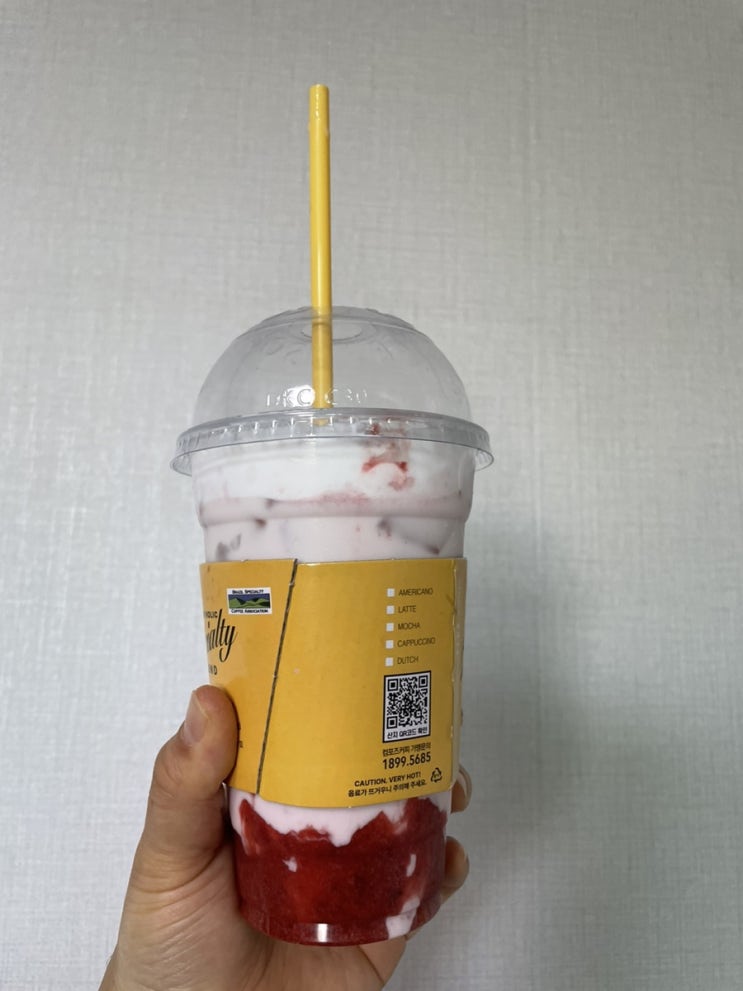  주안동 음료배달 컴포즈커피 생크림이 올라간 딸기라떼