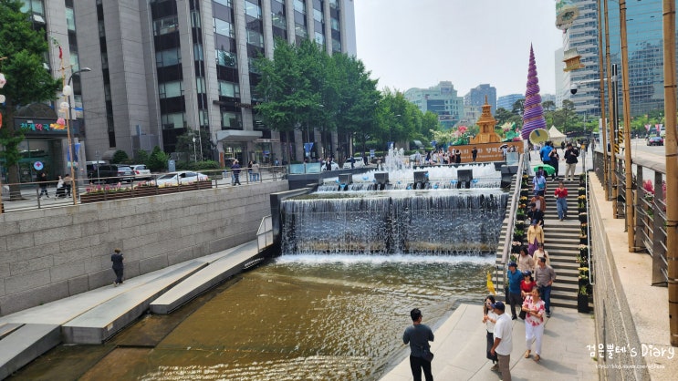  서울 종로 놀거리 청계천 광장 연등 산책로 데이트 코스