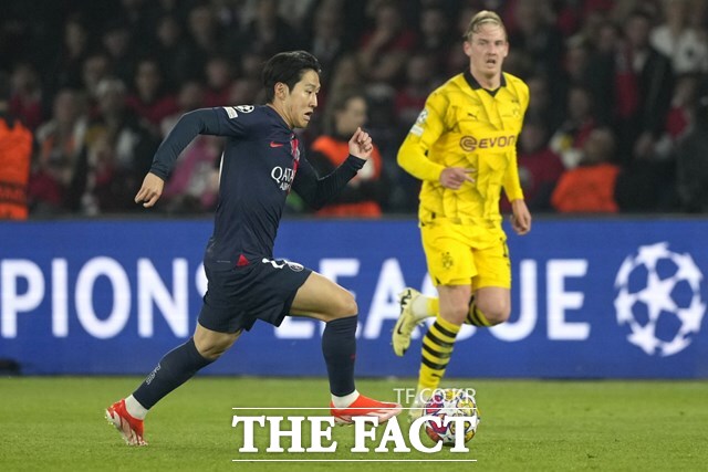 PSG, <b>골대</b> 불운에 울다 : <b>이강인</b>의 활약에도 도르트문트에 패배