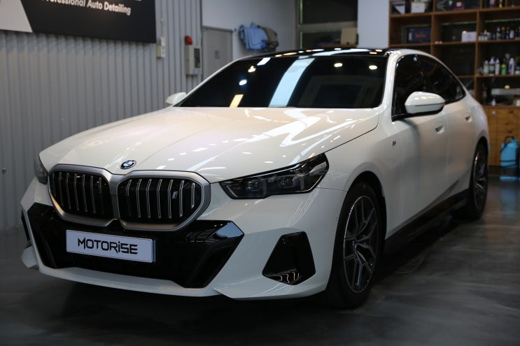 [BMW i5 신차패키지] 글라스틴트 레이니블루+PPF+윈드실드+유리막코팅