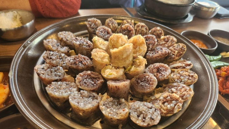  담소소사골순대육개장 신림2호신원점 : 순대국, 모둠순대