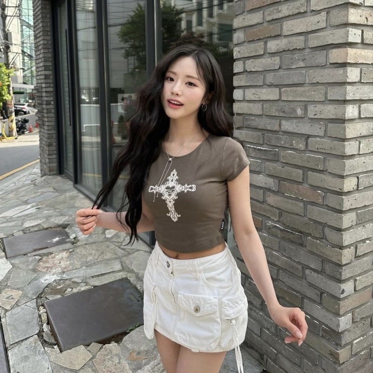  프로미스나인 박지원 여자 스트릿 패션 반팔티 브랜드 어디꺼?