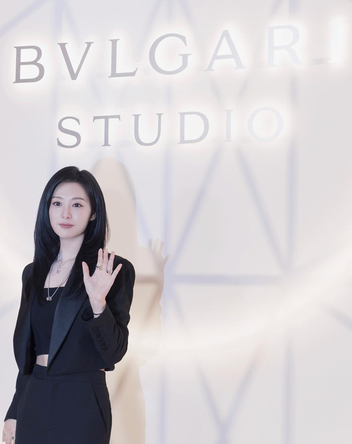  김지원의 데일리 반지로 함께한 명품 쥬얼리 브랜드 불가리 비제로원 컬렉션 코디