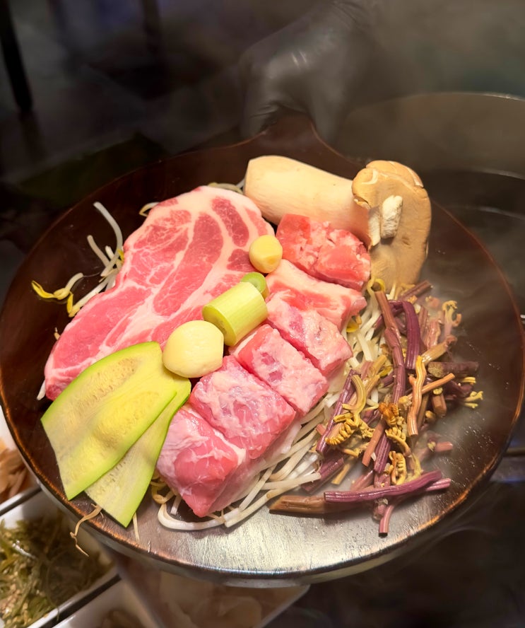  부산 서면 무의식 여기는 목살이 진짜 구워주는 숙성 고기 맛집 술집